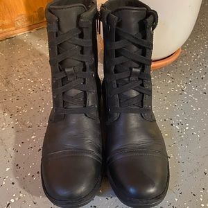 UGG “Ashbury” boot Women’s US size 6.5. Black